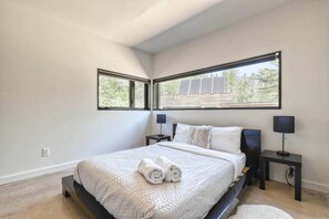 3 makuuhuonetta, silitysrauta/-lauta, Wi-Fi, vuodevaatteet