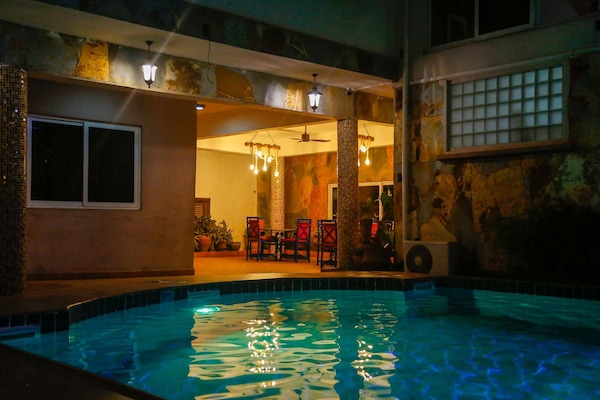 Outdoor pool, lifeguards on site