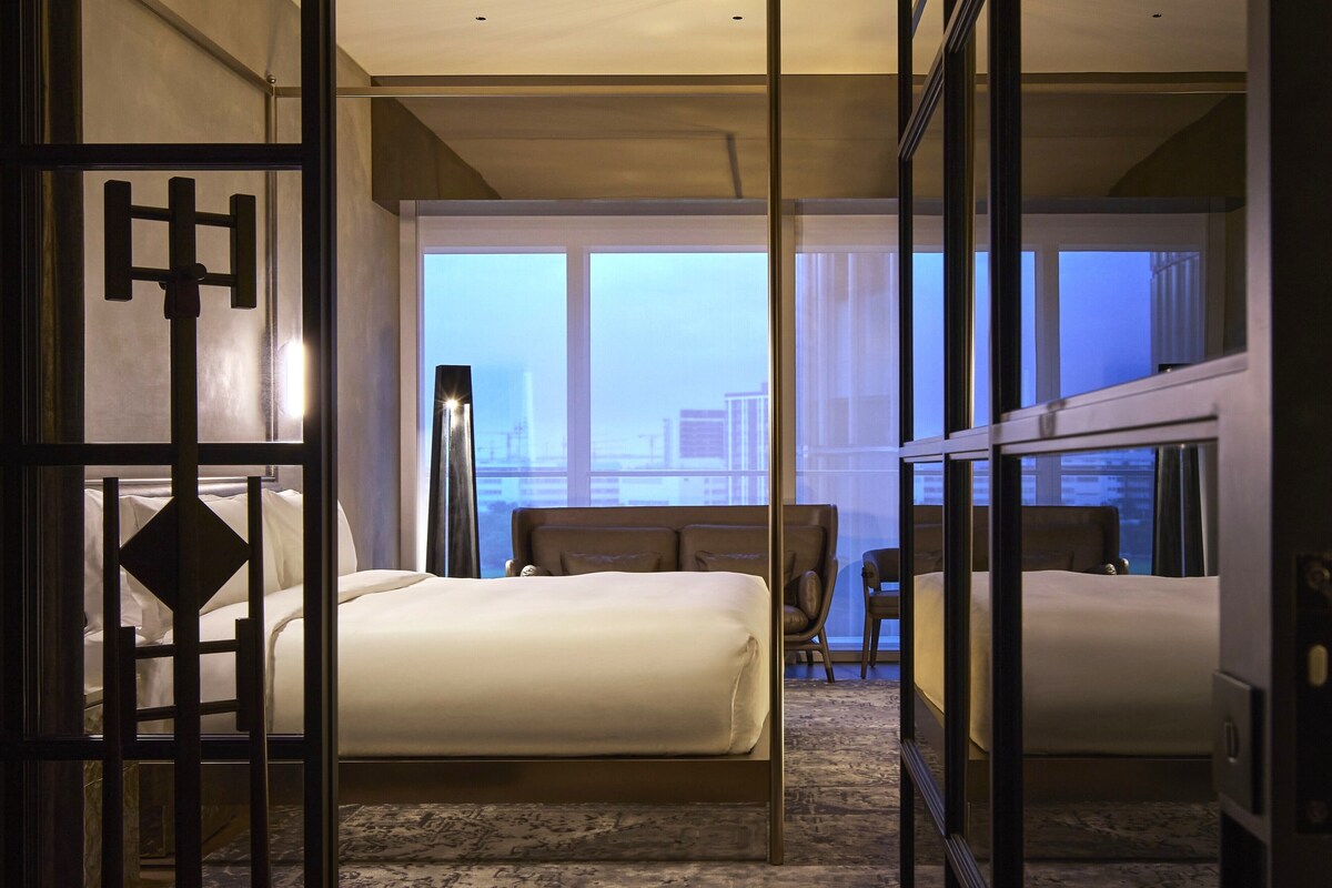 Modern Essential King Room | Premium bedding, down comforters, memory foam beds, minibar (free items)