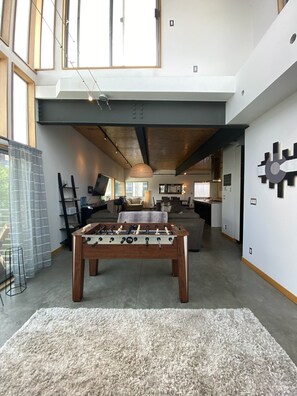 Game room - Location, location, location! Perfect for entertaining in the Mile High State! (Denver)
