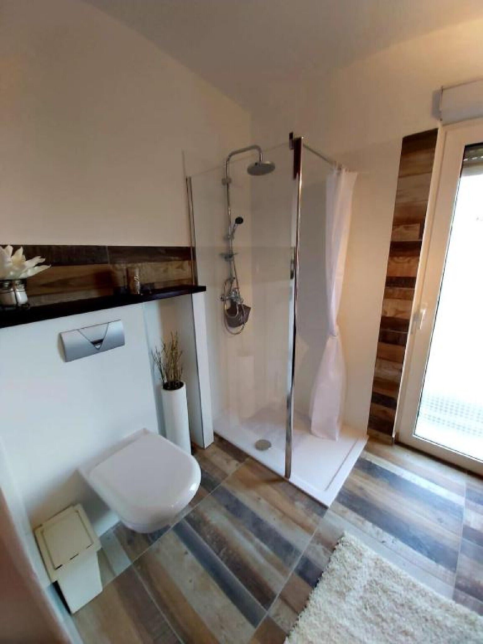 Ducha, secador de pelo y toallas