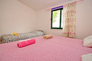 1 bedroom, internet, bed sheets