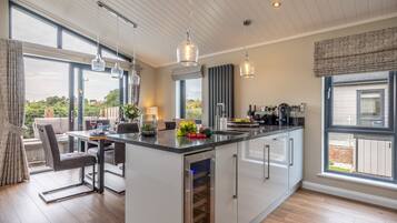 Microwave, dishwasher, coffee/tea maker