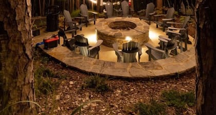 #3 (Magnolia) Treehouse near Lake Guntersville