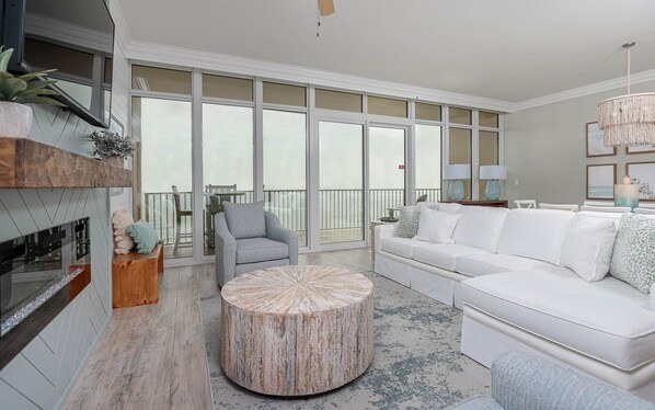 Condo, 2 habitaciones | Área de sala de estar