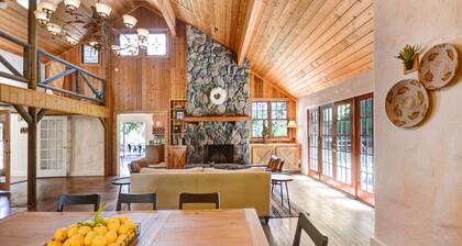Craftsman Style Cabin in the Heart of Sonoma- Includes Wine Tasting Passport