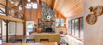 Craftsman Style Cabin in the Heart of Sonoma- Includes Wine Tasting Passport