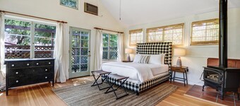 Cute one room Bungalow in Sonoma- Includes Wine Tasting Passport
