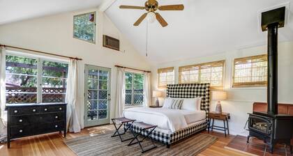 Cute one room Bungalow in Sonoma- Includes Wine Tasting Passport