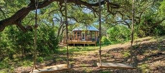 Jaw-Dropping Yurt! King Bed and Spa!