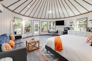 1 slaapkamer, een strijkplank/strijkijzer, wifi, beddengoed