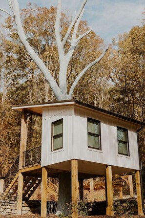 Exterior - #4 (Birch) Luxury Treehouse near Lake Guntersville (Scottsboro)