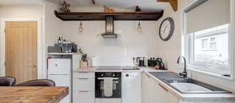 1 Bed Cabin - Sleeps 2 - Pets - 2 Min To Beach