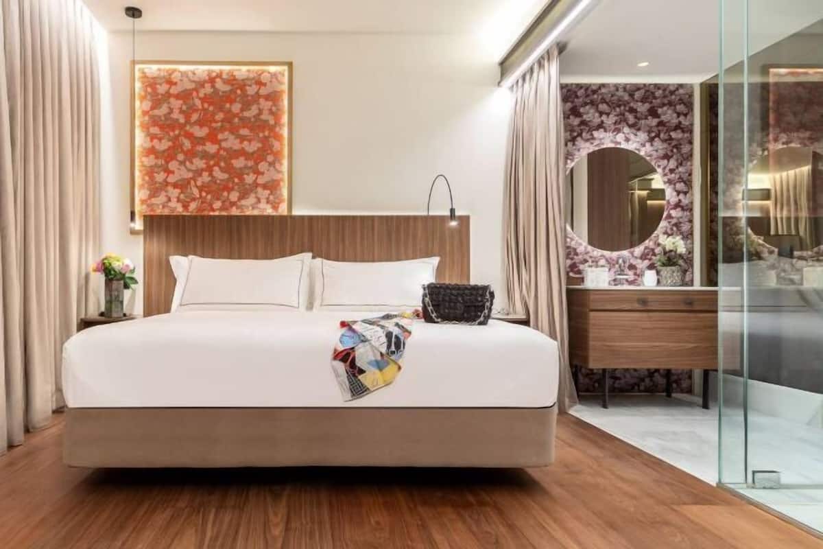 Hypo-allergenic bedding, down comforters, minibar, in-room safe