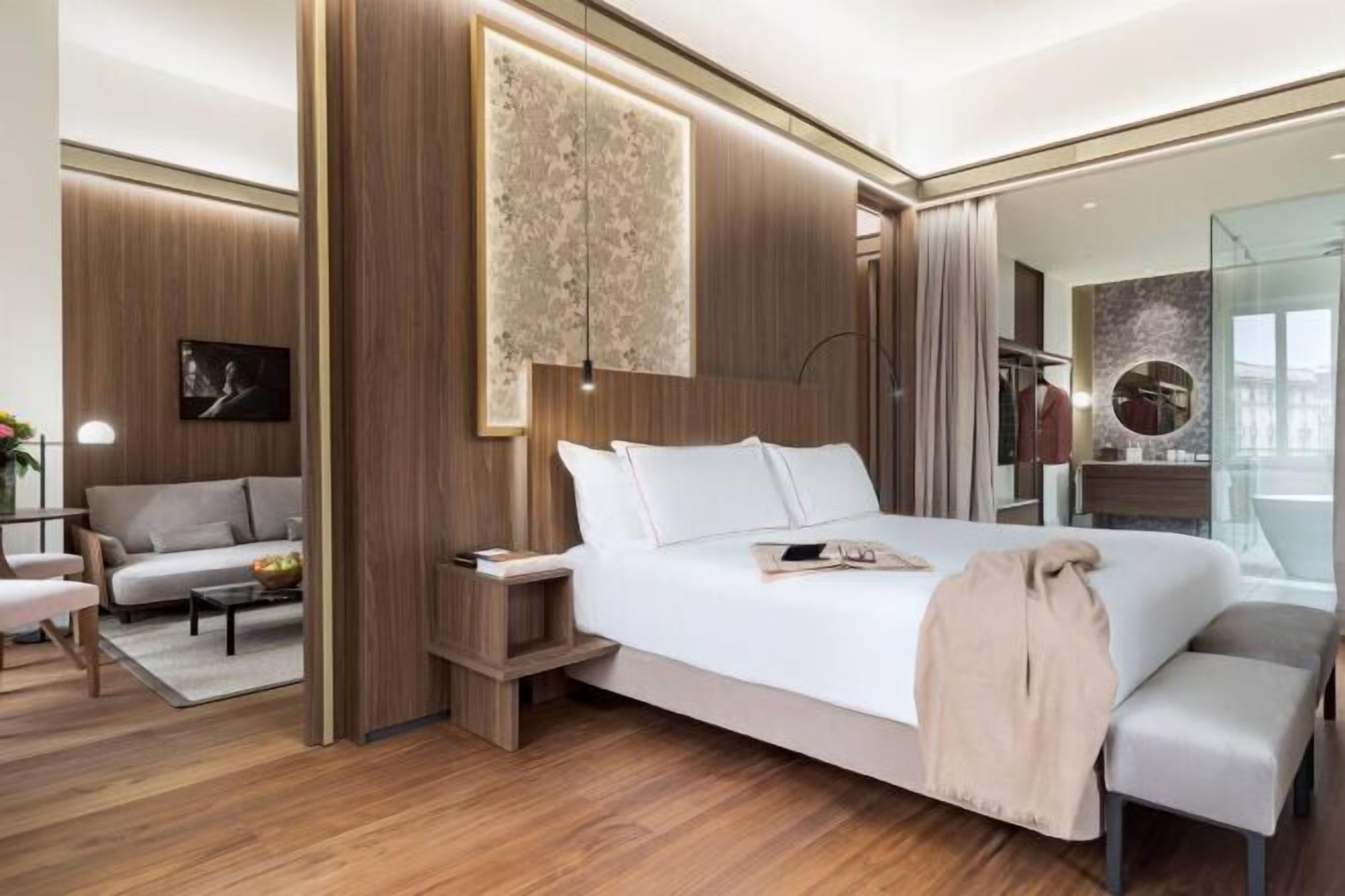 Bộ đồ giường kháng dị ứng, chăn bông, minibar, két bảo mật tại phòng 