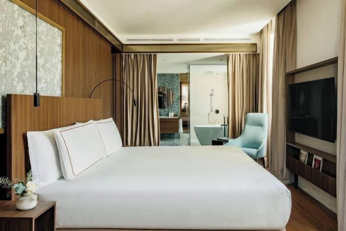 1 bedroom, down duvets, minibar, in-room safe