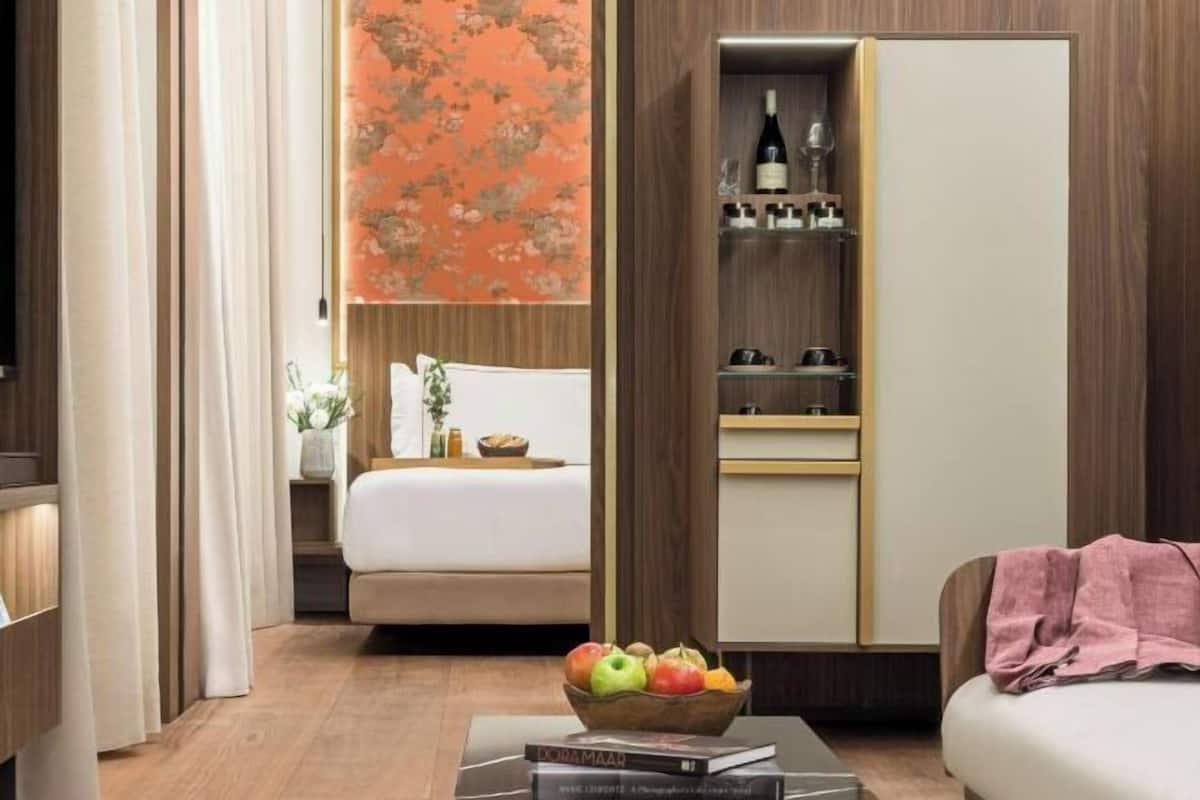 1 bedroom, down duvets, minibar, in-room safe