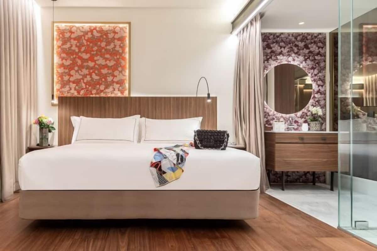 Hypo-allergenic bedding, down comforters, minibar, in-room safe