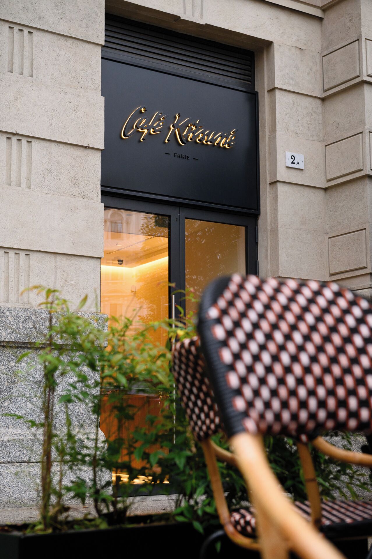 A building facade with a sign reading 'Cafe Kiehl's Paris' and a number '2A' on the wall.