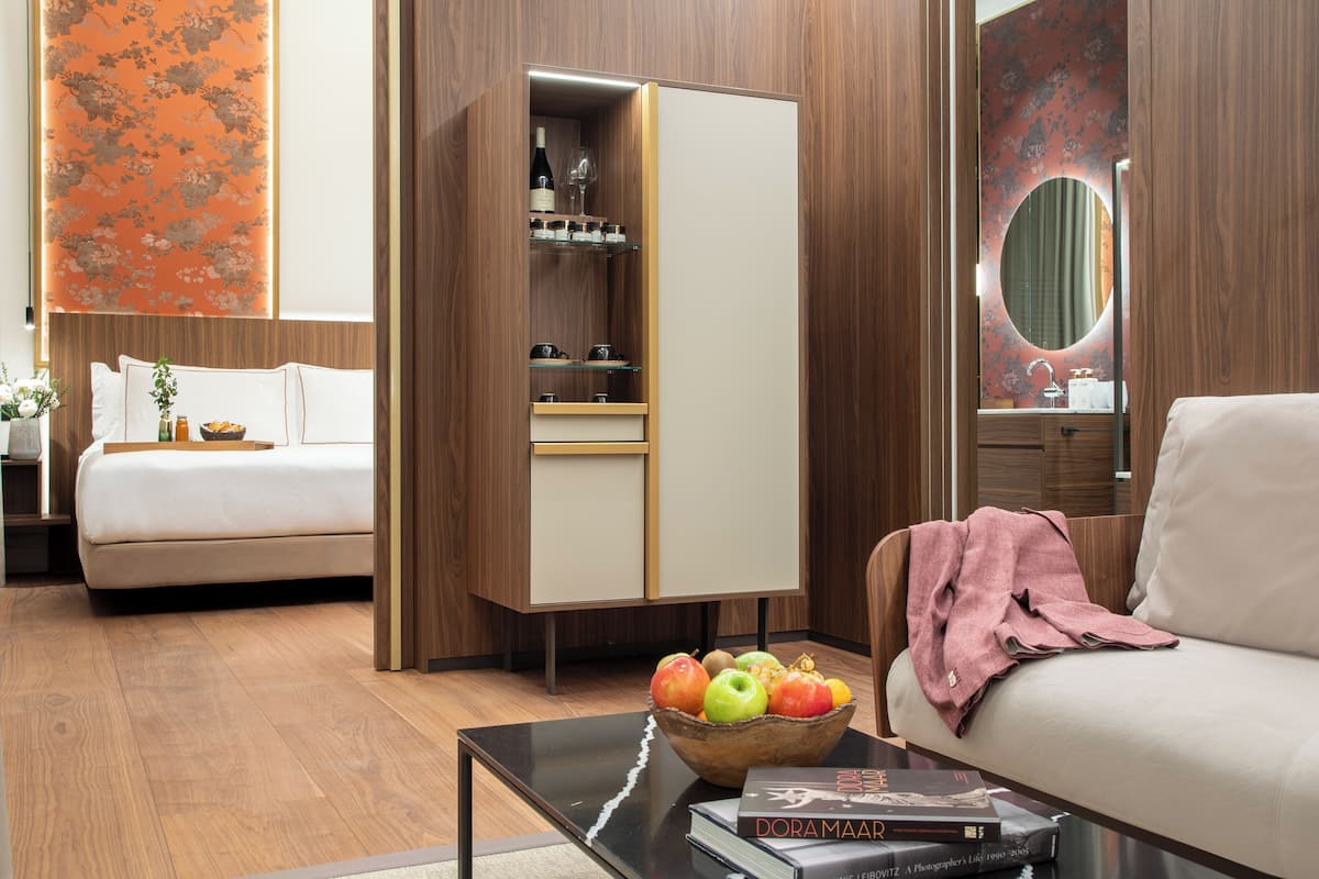 Two Bedroom Master Suite with Spa Access | Hypo-allergenic bedding, down comforters, minibar, in-room safe