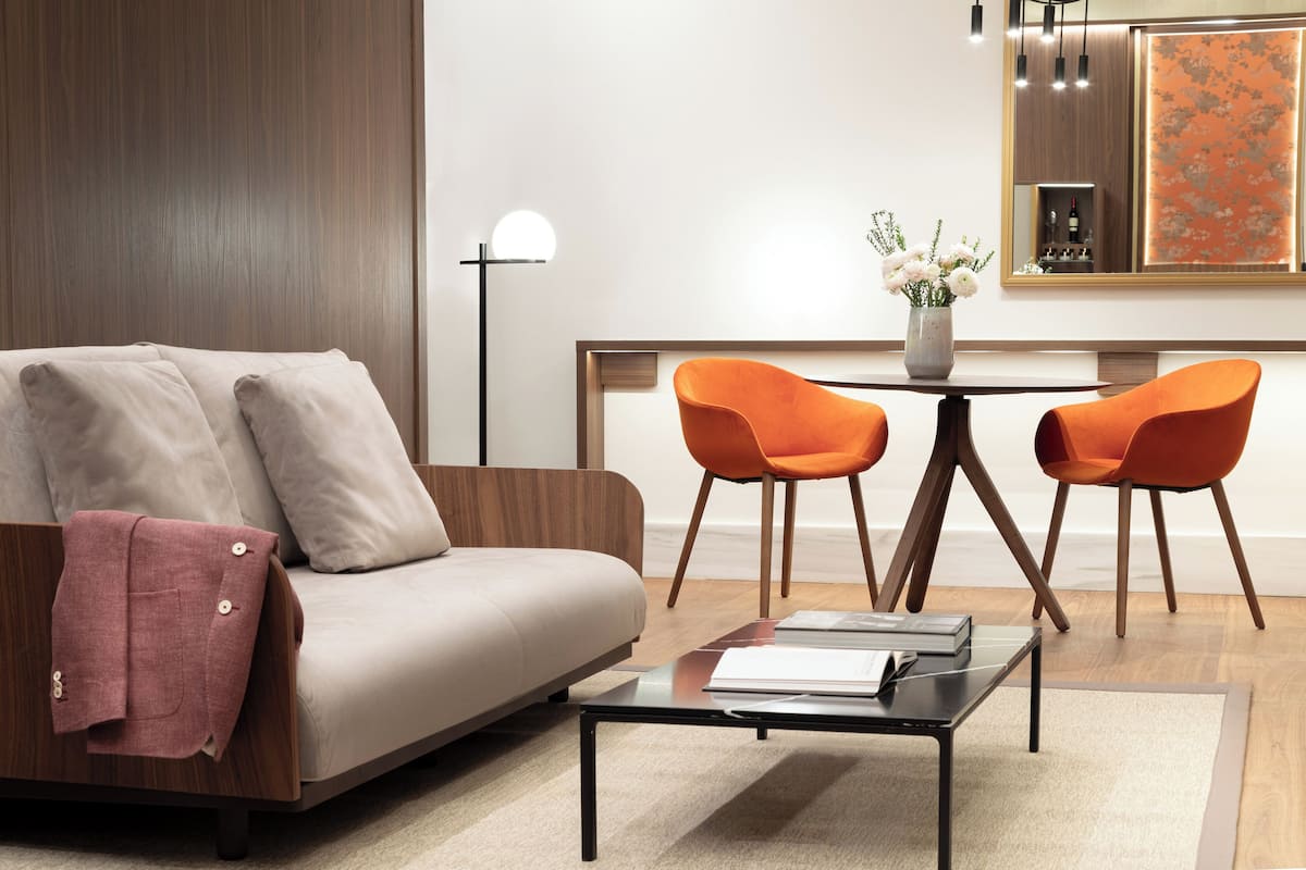 Hypo-allergenic bedding, down comforters, minibar, in-room safe