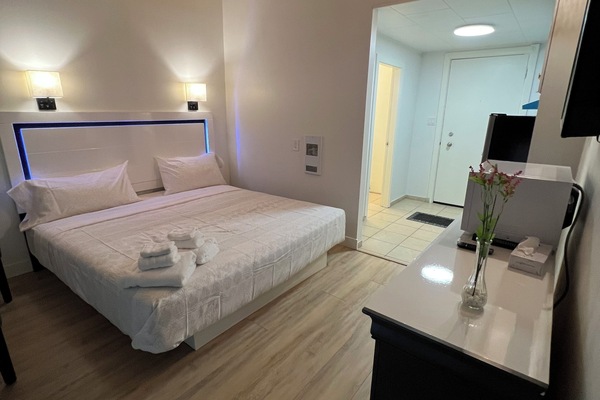 Executive Suite, Multiple Beds, Kitchen | Premium bedding, pillowtop beds, blackout drapes, soundproofing