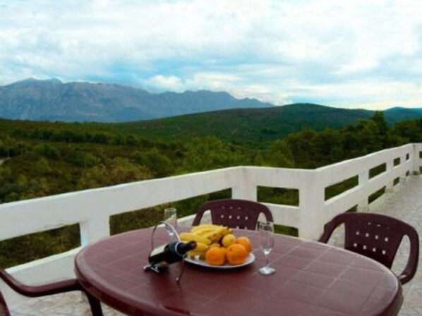 1 bedroom - One-bedroom Apartment With Terrace 3-5 Adults (Gošići)