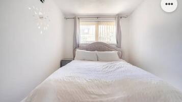 House | 3 bedrooms, iron/ironing board, free WiFi, bed sheets