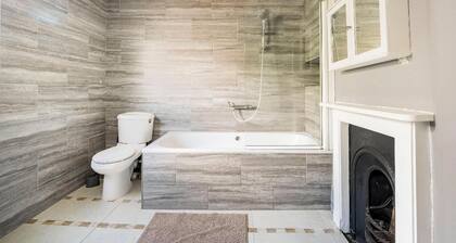 Maidstone - Sleeps 6 - Parking - Garden - 96ws