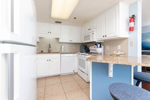 コンドミニアム 1 ベッドルーム | 専用キッチン | 冷蔵庫、オーブン、コーヒー / ティーメーカー