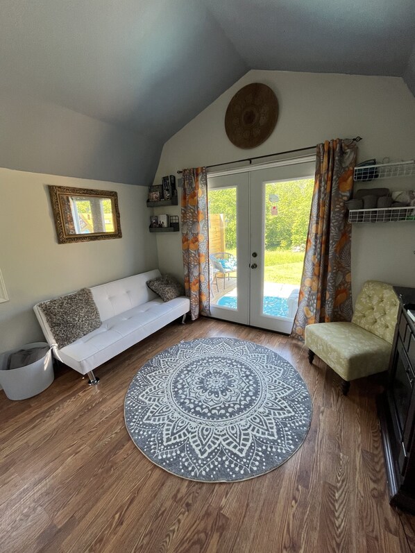 Smart TV, chimenea, videojuegos y reproductor de DVD 