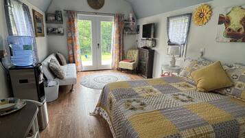 1 bedroom, bed sheets