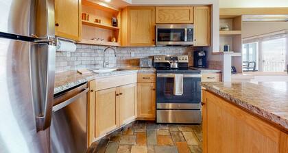 Charming waterfront condo with pool, tennis, hot tub, balcony, & W/D