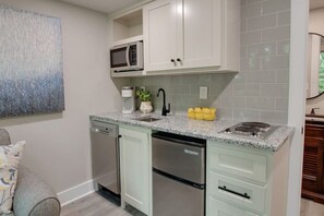 Fridge, microwave, stovetop, dishwasher - #5(Willow) Luxury Treehouse near Lake Guntersville (Scottsboro)
