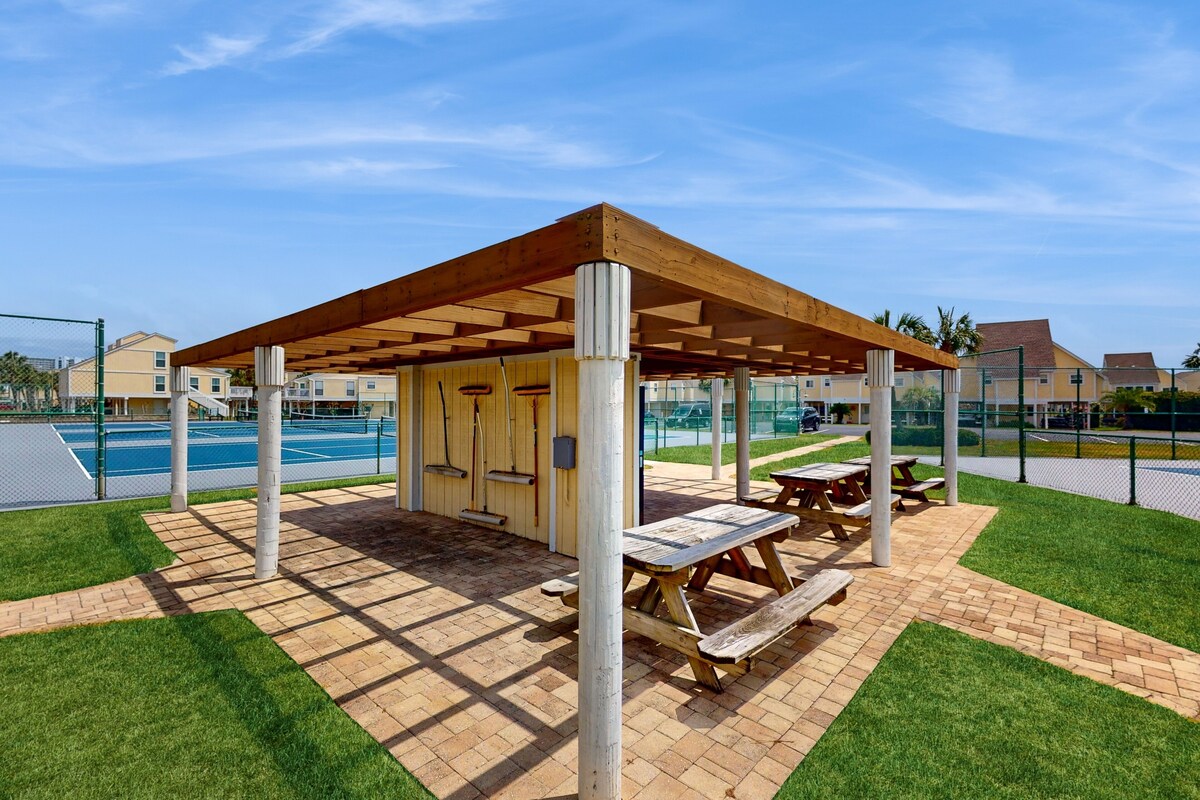 Photo 27 of Inviting condo with dock, pool, hot tub & private beach - dog-friendly