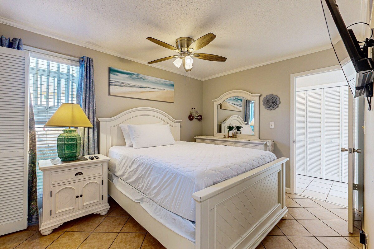 Photo 9 of Inviting condo with dock, pool, hot tub & private beach - dog-friendly
