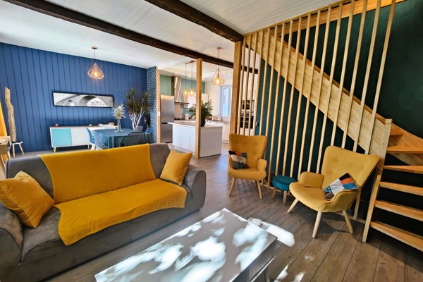 Televisio, takka, kirjoja