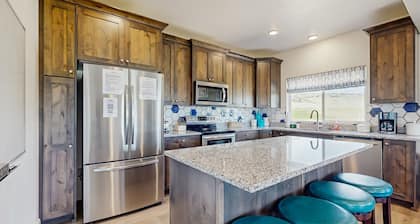 Inviting home with firepit, mountain view, sauna, skiing nearby, & W/D