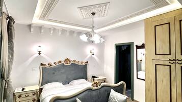 Deluxe Double Room, 1 Queen Bed, Non Smoking | 1 bedroom, premium bedding, down comforters, pillowtop beds