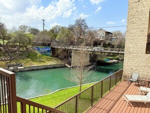 Property grounds - Amazing view waterfront condo walk to Schlitterbahn water park sleep 6 people (New Braunfels)