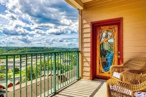 Property grounds - FREE Dollywood Ticket • Big Bear Lodge 5005 • REMODELED 2bd/2ba • Pools • View (Pigeon Forge)