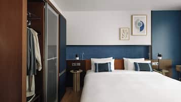 Junior Suite, 1 King Bed with Sofa bed | Desk, laptop workspace, blackout drapes, soundproofing