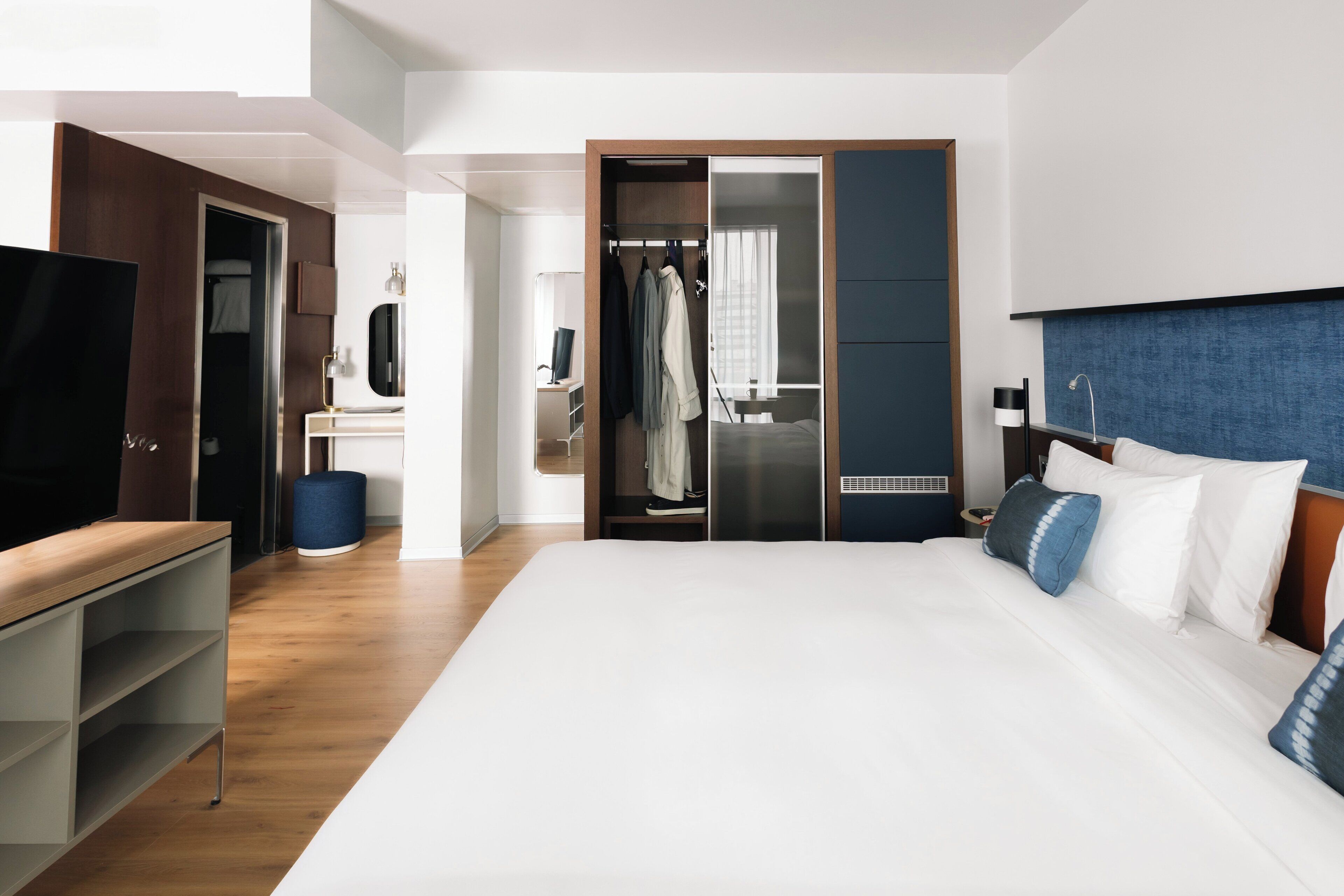 Suite junior, 1 cama de matrimonio grande con sofá cama | Escritorio, espacio para trabajar con un portátil, cortinas opacas