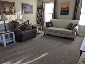 TV, books - Cozy, cheerful house (Worland)