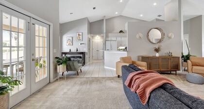 Pool | Waterfront Lake | 12 PPL | Gorgeous