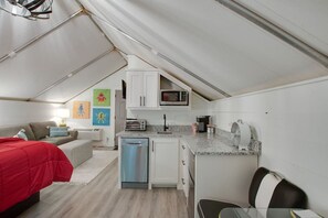 Lit parapluie, Wi-Fi gratuit, draps fournis