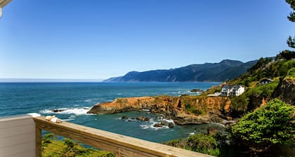 Cozy Oceanview!by OceanviewHotTubs Tesla Charging Oceanfront! Shelter Cove, CA