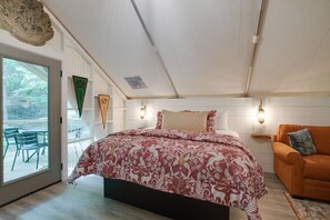 Cuna de viaje, wifi gratis y ropa de cama 