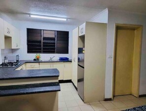 Private kitchen - Cozy, Comfortable, Family Home. (Nadi)