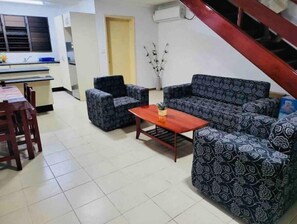 Living area - Cozy, Comfortable, Family Home. (Nadi)